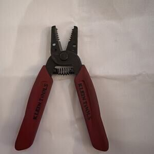 KLEIN TOOLS WIRE STRIPPER / CUTTER PLIERS - USA 11046 CUTTING STRIPPING CUTTERS